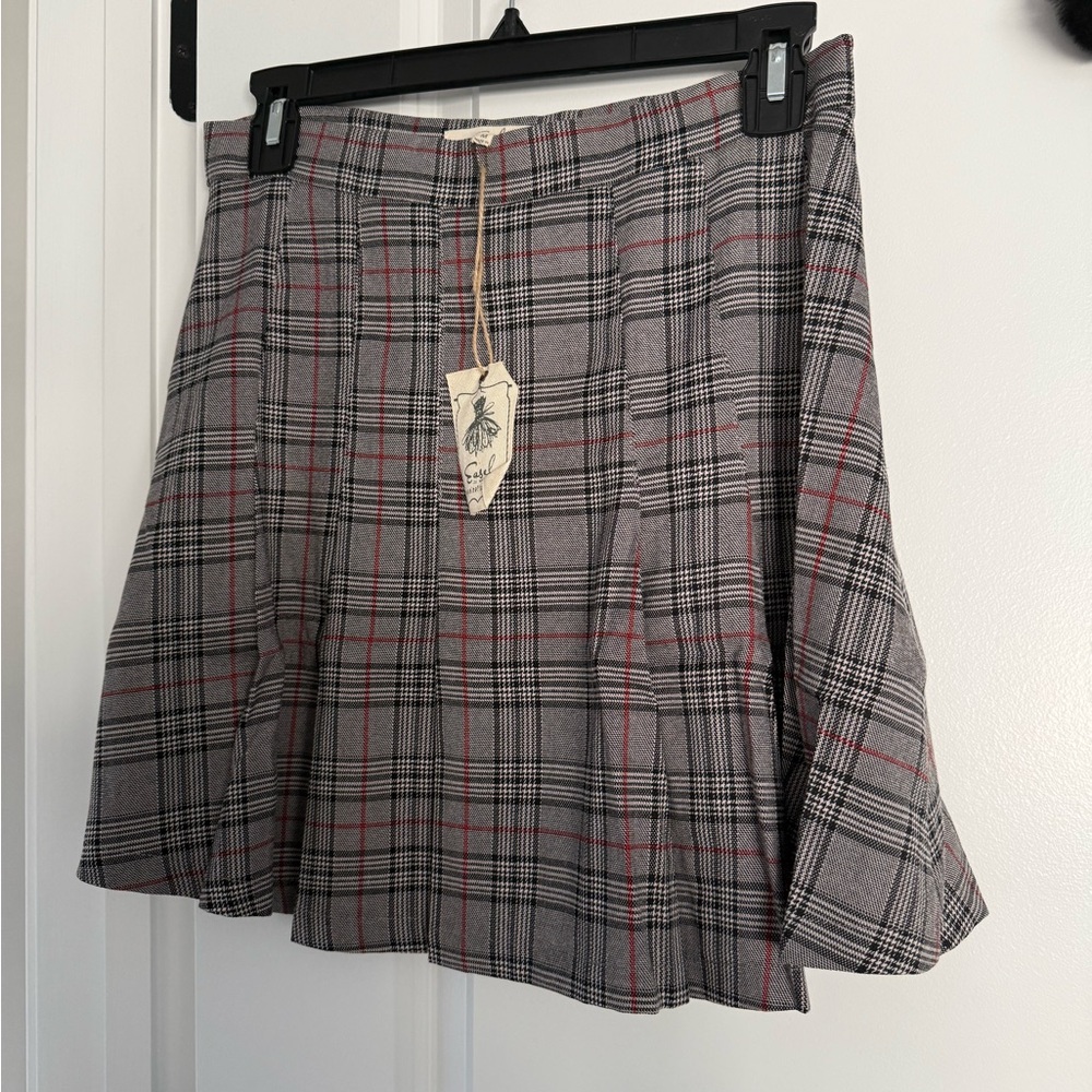 127:  EASEL NWT SKIRT BLACK (R2)